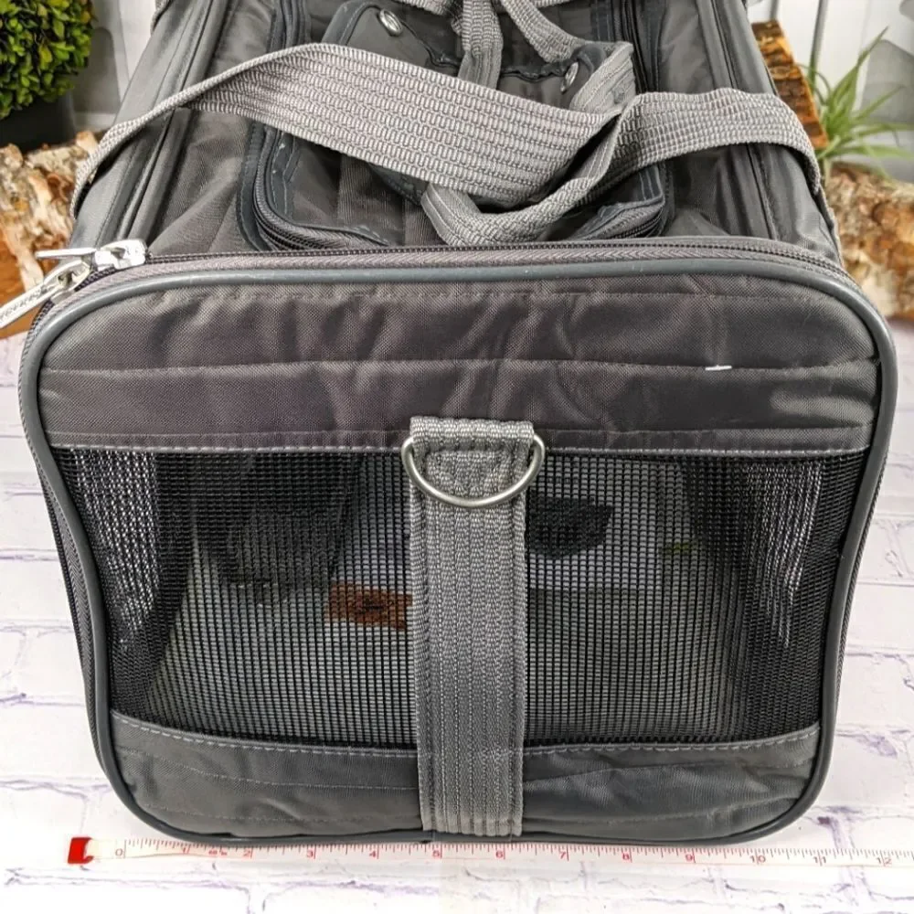NWT - Sherpa Original Deluxe Pet Carrier - Medium